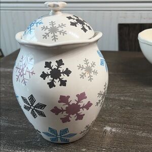 Temp-rations Snowflake Patterned Ceramic Cookie Jar